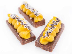 Le Maracuja : Chocolat croustillant, mousse de Maracuja