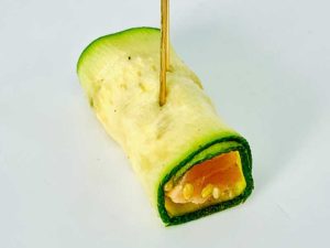 Saumon mariné au Yuzu, Sésame, Wasabi et bague de Courgette