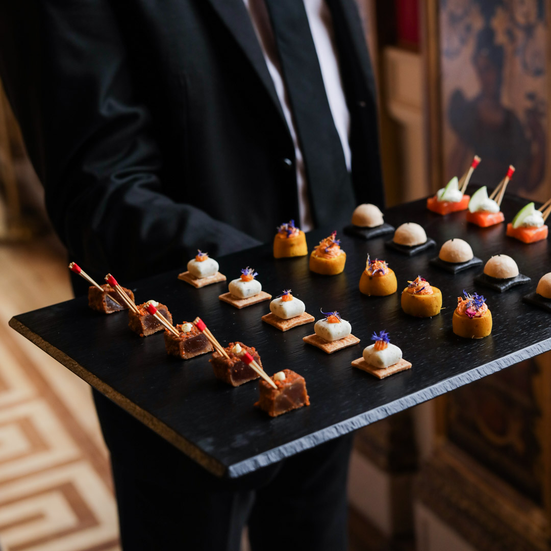 Création d'une pièce montée par Le Traiteur Parisien