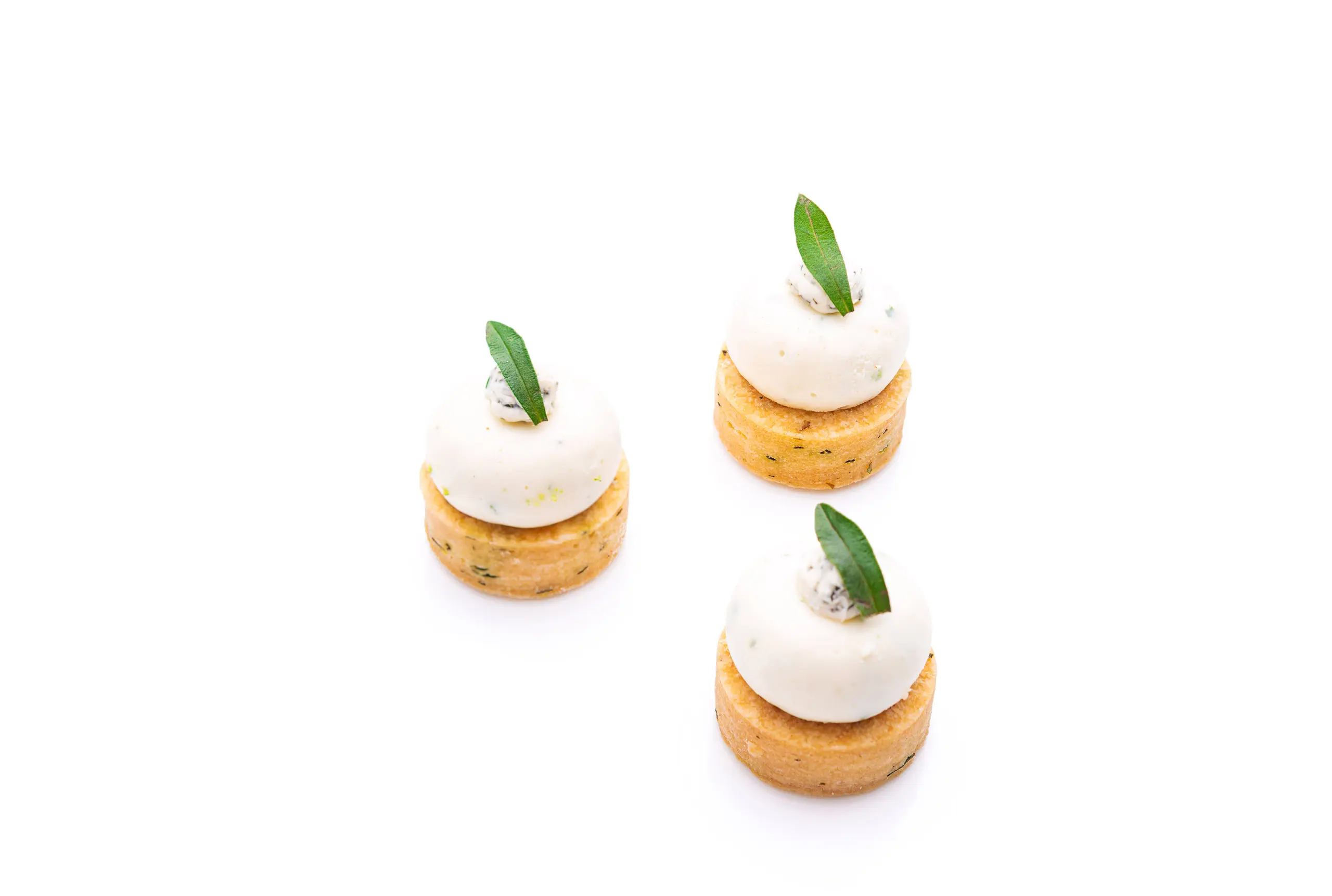 Dôme de Brocciu aux Herbes et Biscuit à la Sarriette