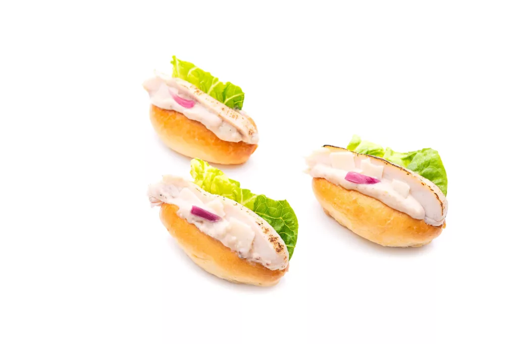 Mini Pain Moelleux au Poulet façon Salade César